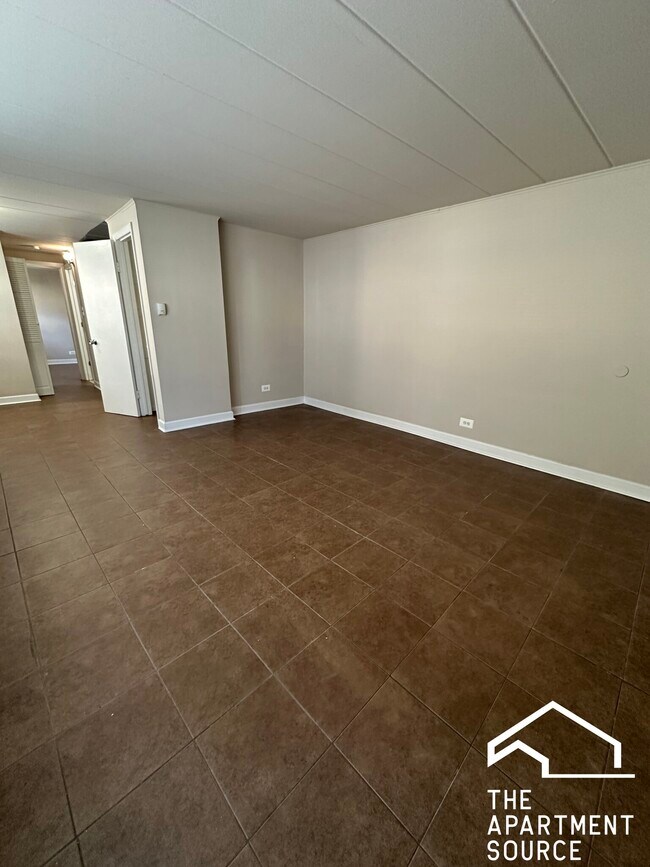 9620 Ivanhoe Ave unit 17, Schiller Park, IL 60176 - photo 2