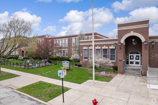 Willard Elementary School serves students in grades K-5.