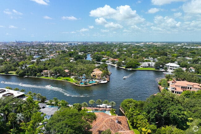 Established in 1916, Colee Hammock retains much of its Old Florida Charm.