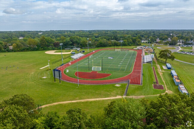 Plainview Old Bethpage JFK High School has 1,604 students in grades 9-12