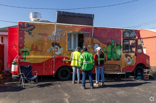 If your in Englewood for lunch check out Don Netos Taco Truck.