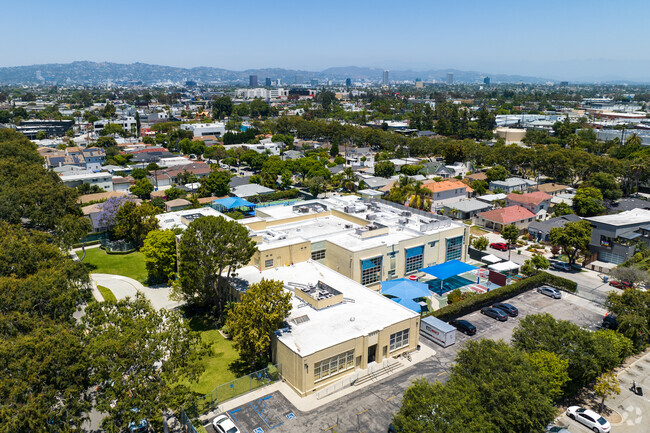 An aerial view of Echo Horizon School in Culver City, CA showcases its lush grass entrance.