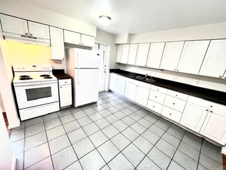 2323 NE 12th St, Gainesville, FL 32609