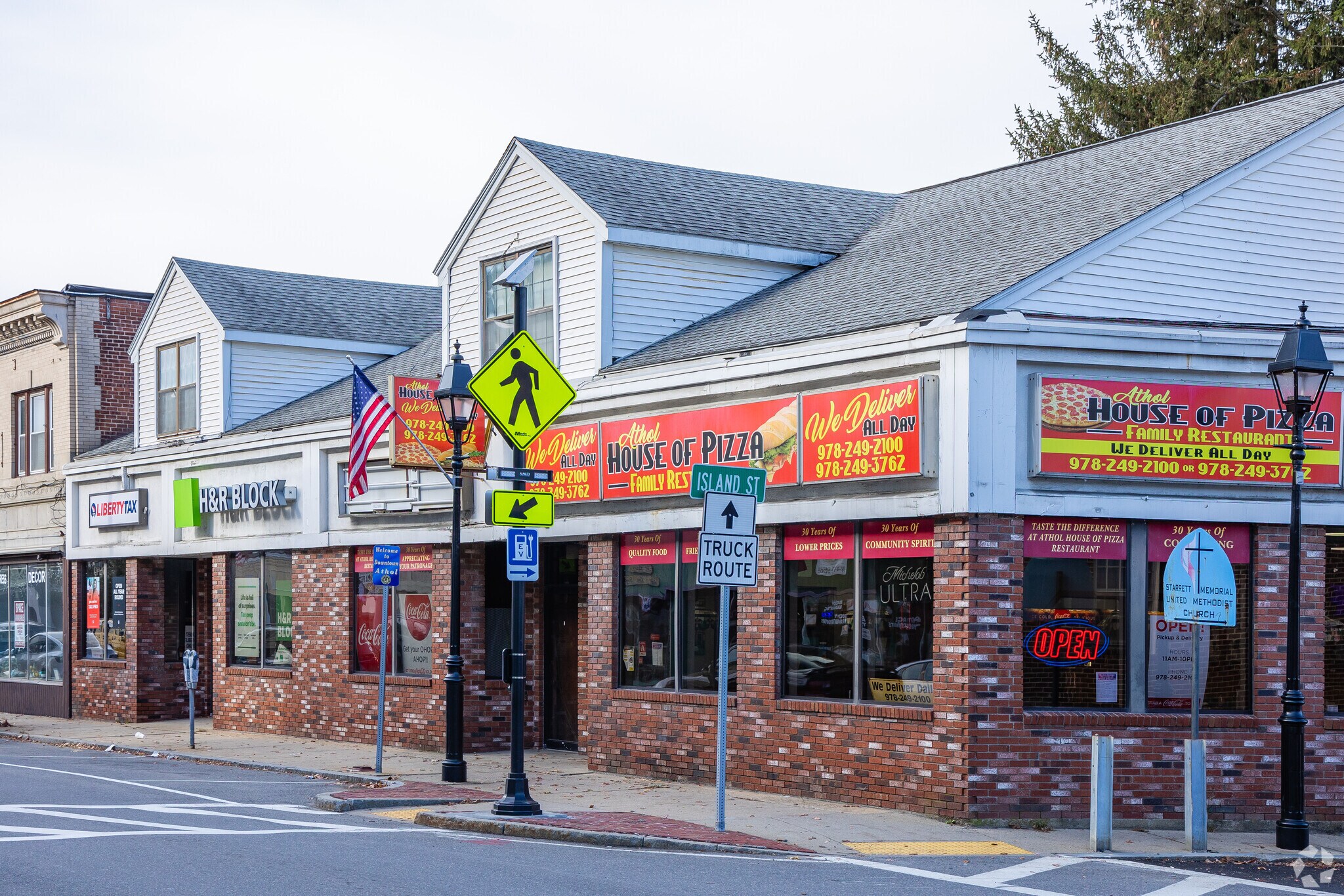 Athol House of Pizza serves gourmet pizza.
