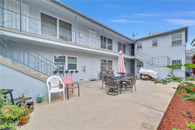 122 Elm Ave unit 11, Long Beach, CA 90802 - photo 5