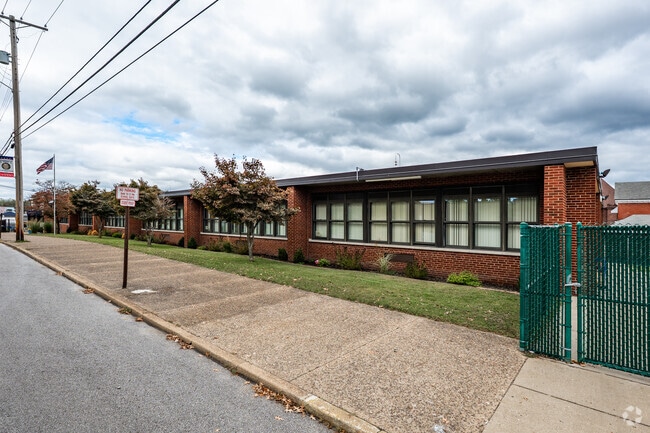 The student-teacher ratio at Central Elementary School is 10 to 1.