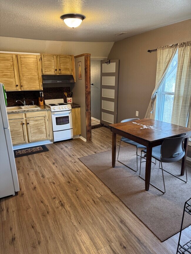 118 E Brookside St unit A, Colorado Springs, CO 80905 - photo 3