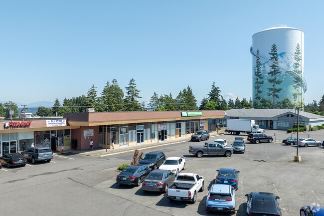 The West Hill Plaza offers several food options such as Pizza Mart and Tacos Mexico.