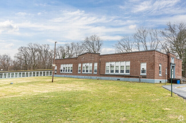 Lake Parsippany Elementary School has a student-teacher ratio of 11 to 1.