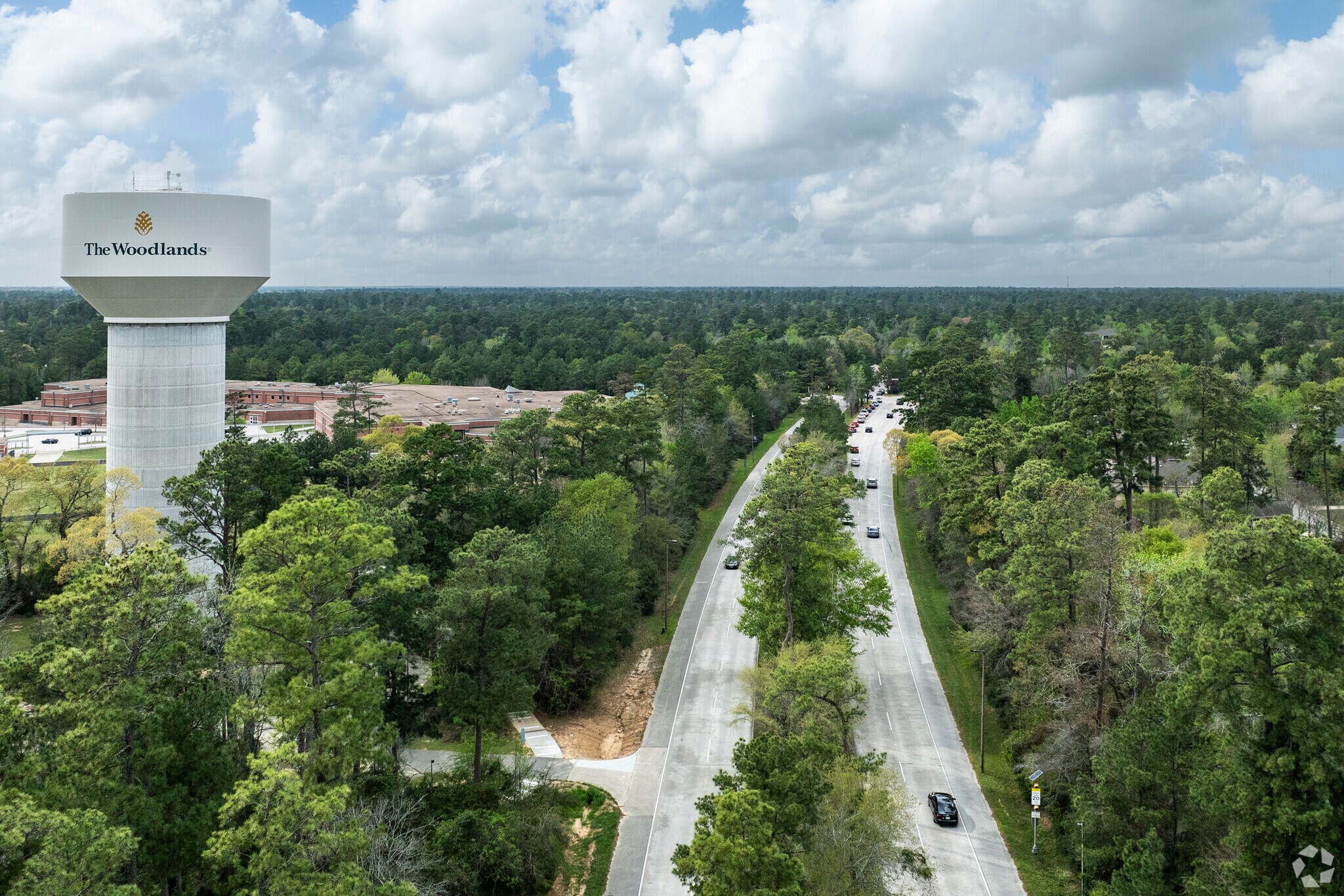 Commuters have easy access to I-45 from The Woodlands Parkway.