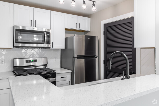 1 BR, 1 BA