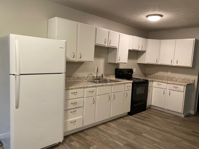 877 N Royal St unit B, Jackson, TN 38301 - photo 2