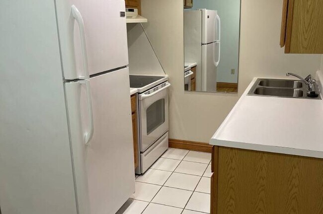 French Quarters Apartments, Midland, MI 48640 - photo 3