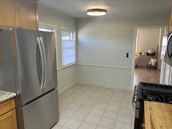 2021 Ocean Park Blvd unit Front Unit, Santa Monica, CA 90405 - photo 4