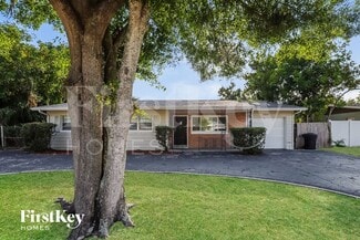 5860 Cedar St NE, Saint Petersburg, FL 33703