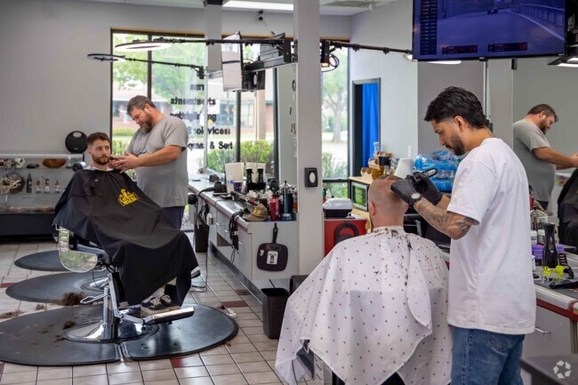 A neighborhood staple, Colorado Cuts offers classic style and modern grooming just minutes from Woodwest.