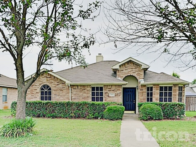 1832 Mcneely St, Lancaster, TX 75134 - photo 2