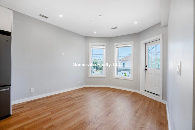 27 Linden St unit 2, Allston, MA 02134 - photo 5