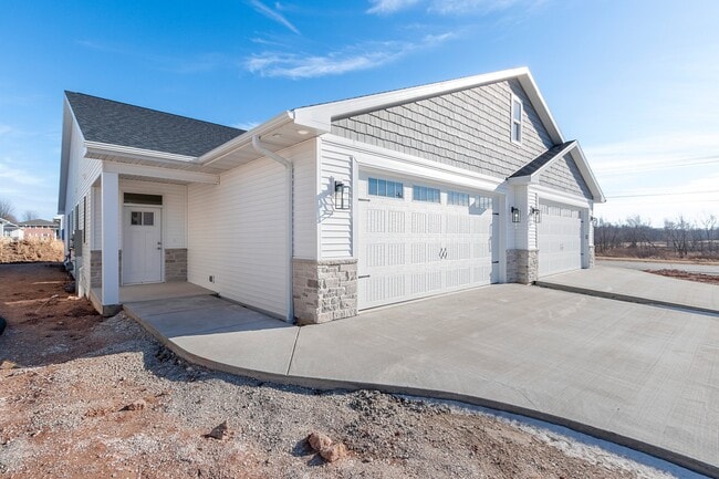 1901 Hidden Hollow Ln, Manitowoc, WI 54220 - photo 5