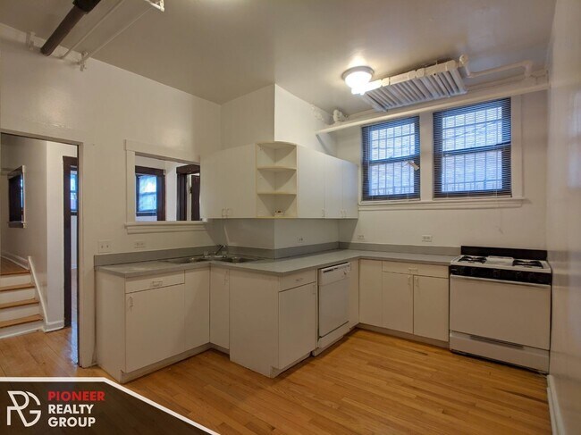 820 W Waveland Ave unit 816-11, Chicago, IL 60613 - photo 5