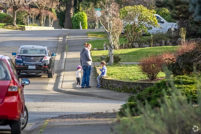 Bring your family to Maple Leaf and enjoy the tranquil neighborhood life.