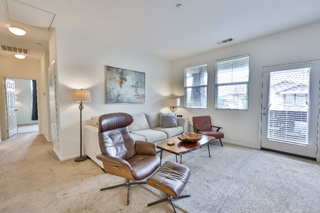 16912 Laurel Hill Ln unit 116, San Diego, CA 92127 - photo 2