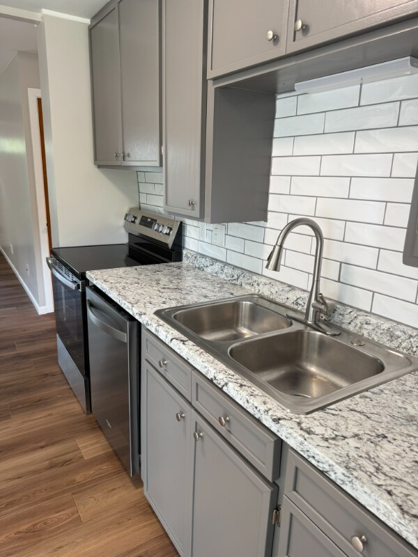 1036 Scott St, Midland, MI 48642 - photo 4