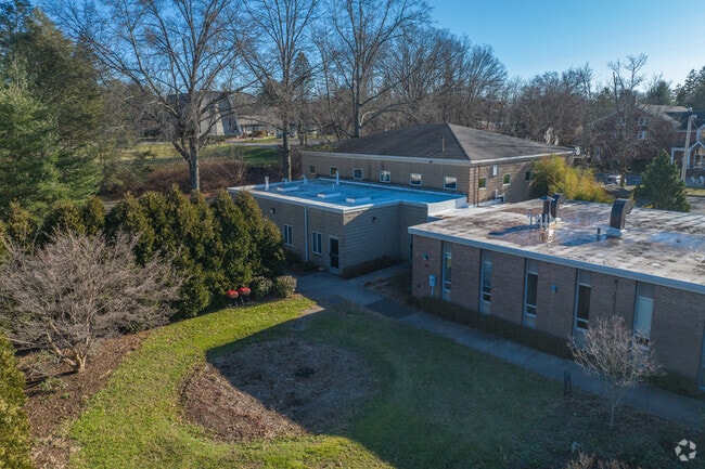 Lorraine D Foster Day School at 1861 Whitney, Hamden, CT has great ratings.