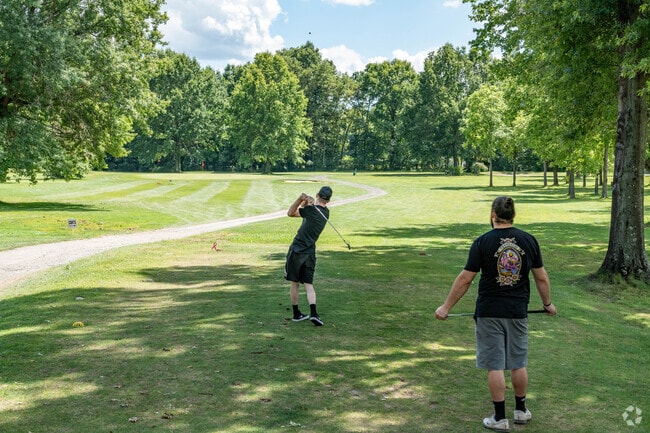 Bedford Trails Golf Course is a popular golfing destination for residents of Coitsville.