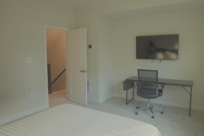 2816 Devonshire Clfs Terrace, Hyattsville, MD 20782 - photo 5