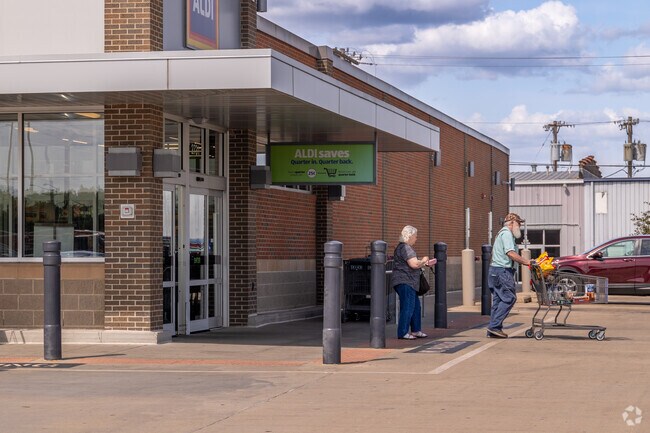 The Sangamon Shopping Center near Indian Hills has retail, shopping and dining.