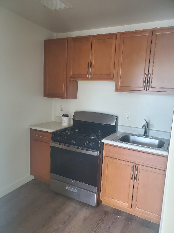 672 E 224th St unit 672 East 224th st, Bronx, NY 10466 - photo 2