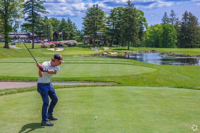 Hamilton golfers flock to Turner Hill Golf Club to enjoy its exclusive 18-hole private course set amidst stunning landscapes.