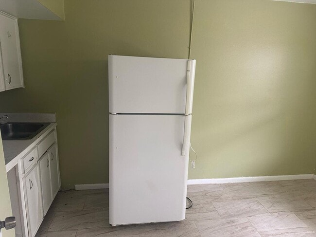 214 N Chestnut Rd, Lakeland, FL 33815 - photo 3