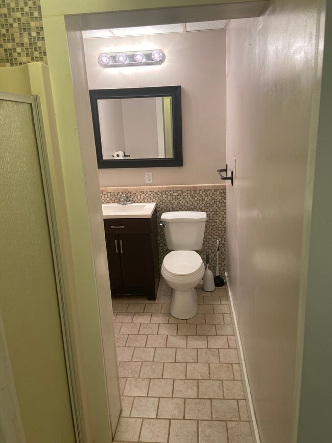 312 N Washington Ave unit Second floor, Scranton, PA 18503 - photo 2