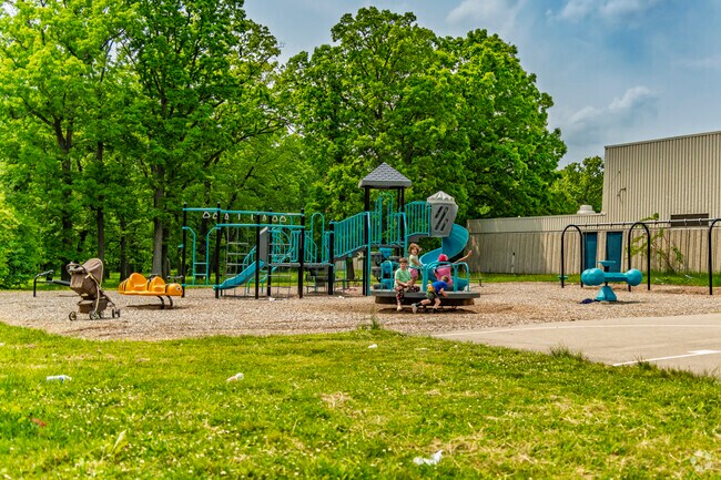 Flint Development Center offers locals from Sterling and Myrtle computer literacy classes.