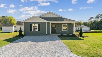 99 Byway Cir, Kilmarnock, VA 22482