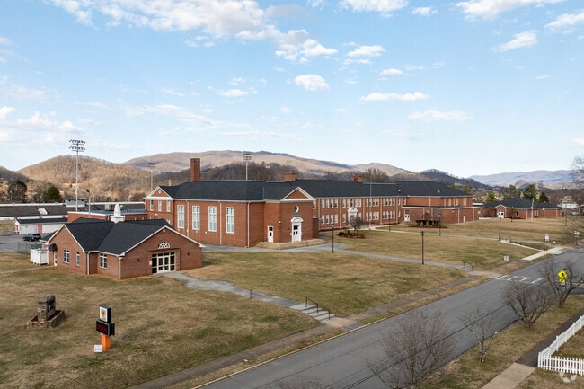 T.A. Dugger Junior High School earned an A- grade from Niche.