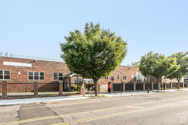 Gesher Yehuda has a 1:1 teacher/student ratio in Brooklyn.