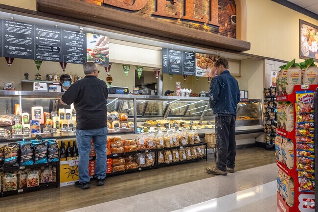 Stater Bros offers a variety of fresh ingredients and convenient ready-to-eat meals in Pedley.