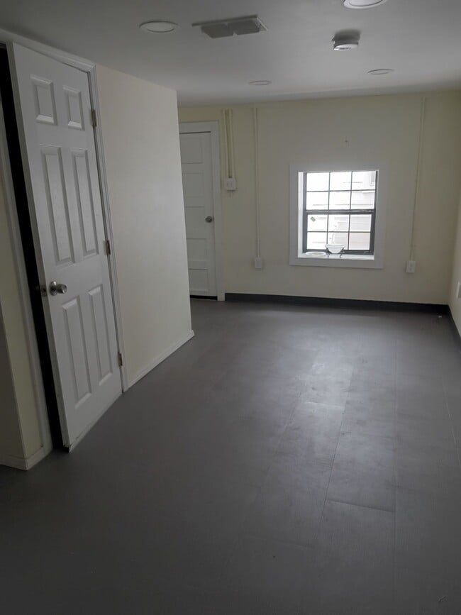 1143 S Virginia Ave unit MMI VA B, Mercedes, TX 78570 - photo 3