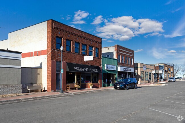 Division Street is home to a number of charming occasional shops and cozy cafes.