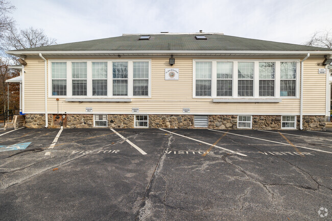 The Dr. Janice Adie Day School located in Chelmsford is a small  school serving K-12.