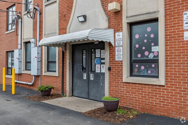 Constellation Schools: Madison Community Elementary offers free breakfast and lunch.