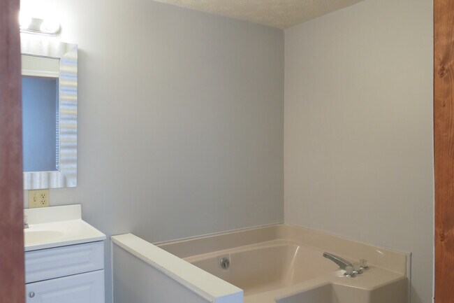 105 W 5th St, Corbin, KY 40701 - photo 6