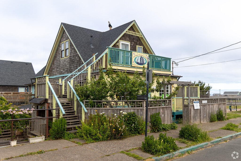 Nye Beach Montessori School os private pre-K & elementary School in Newport, OR.
