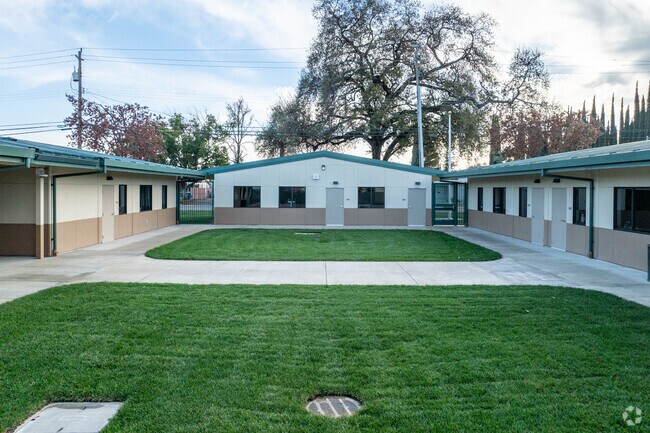 Live Oak Alternative School is a beautiful campus.