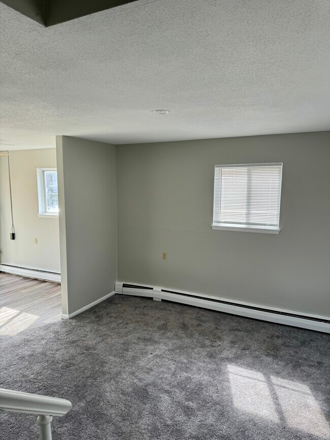 1921 E 33rd St, Des Moines, IA 50317 - photo 3