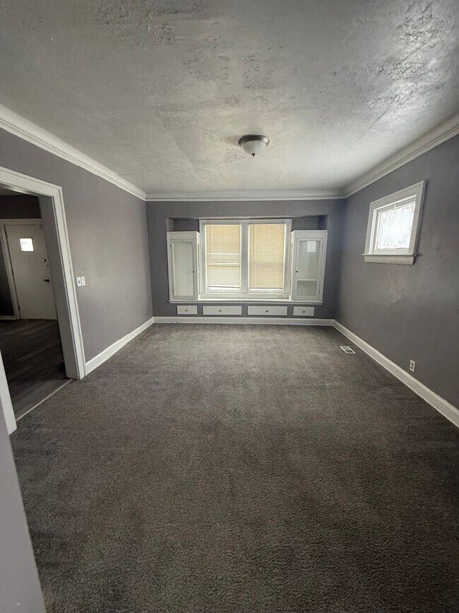 10202 Hilgert Dr, Cleveland, OH 44104 - photo 2