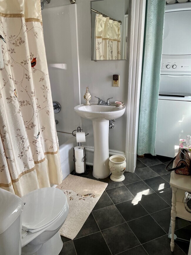 401 Laurel St W unit 2 (Upper), Stillwater, MN 55082 - photo 3